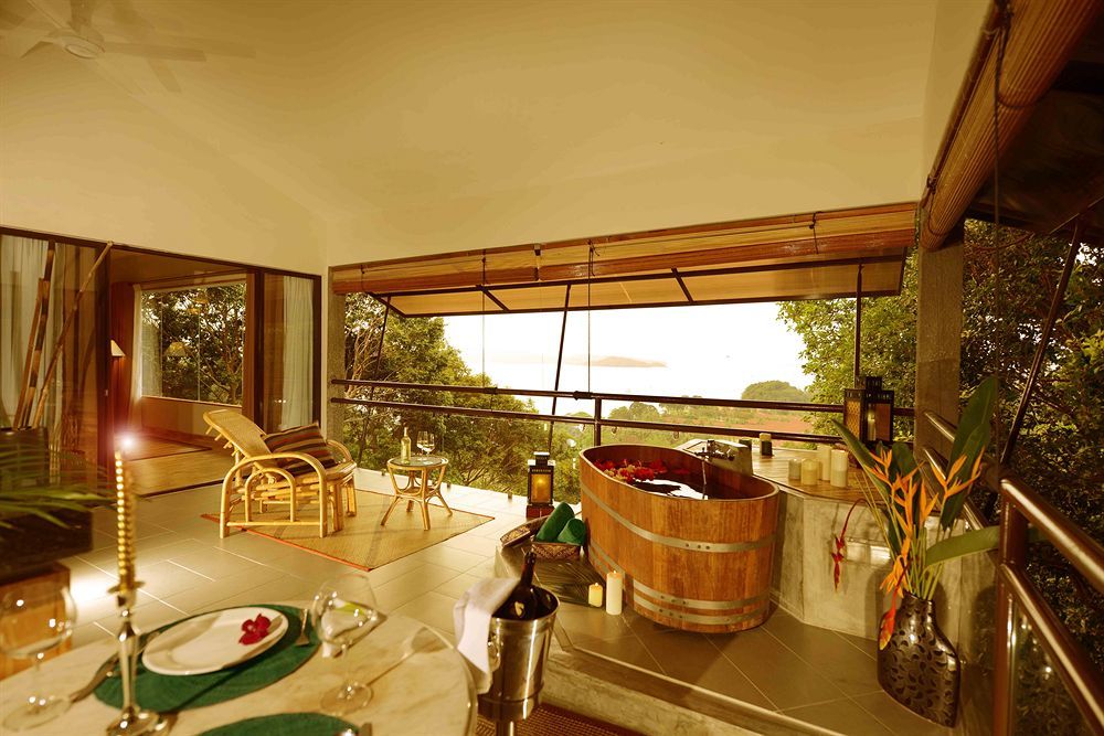 Ambong Rainforest Retreat Pantai Tengah  외부 사진